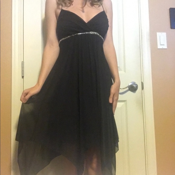 Elegant black dress - Picture 2 of 5